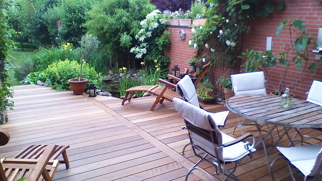 Holzterrassen und Holzfliesen